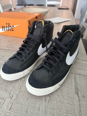 Nike Blazer Mid ‘77